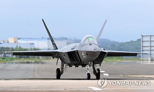 وزير الدفاع يقول إن مقاتلة KF-21 محلية الصنع ستلعب دورا رئيسيا لردع كوريا الشمالية