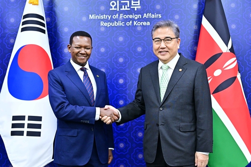 وزيرا الخارجية الكوري والكيني يتفقان على توسيع التعاون الحقيقي - 1