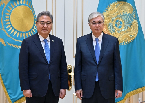 وزير الخارجية يلتقي برئيس كازاخستان لمناقشة سبل تعزيز التعاون الاقتصادي