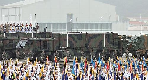 كوريا الجنوبية تعرض صواريخ عالية القدرة بمناسبة ذكرى تأسيس القوات المسلحة