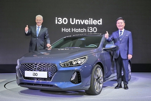 Albert Biermann (L) and Kwak Jin, both vice presidents of Hyundai Motor Co., introduce the new Hyundai i30 hatchback at a press event held in Seoul, South Korea, on Sept. 7, 2016. (Photo courtesy of Hyundai Motor)