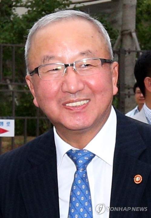 Ex-S. Korea finance minister named to AIIB advisory panel