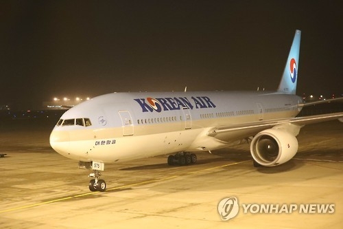 This photo taken on Jan. 1, 2017, shows a Korean Air Lines Co. plane at Incheon International Airport in from Beijing. (Yonhap) 