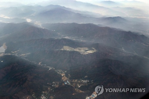 This bird's-eye view shows the Lotte Skyhill Country Club owned by Lotte Group in the southeastern rural county of Seongju, North Gyeongsang Province. (Yonhap)