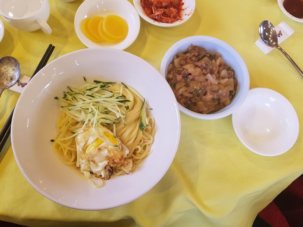 This photo, taken June 10, 2017, shows a variation of jjajangmyeon, found in Incheon Chinatown that is said to be closer in taste and appearance to the very first dish that appeared at a Chinese restaurant in Chinatown in 1905. (Yonhap)