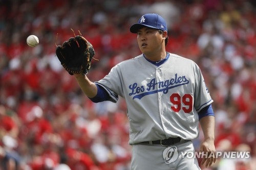 In this Associated Press photo, Ryu Hyun-jin of the Los Angeles Dodgers receives the ball during his start against the Cincinnati Reds at Great American Ball Park in Cincinnati on June 17, 2017. (Yonhap)