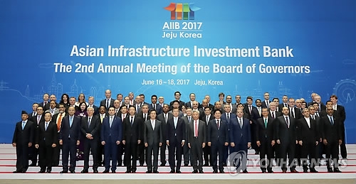 Participants pose during the opening ceremony of the second annual meeting of the Asian Infrastructure Investment Bank (AIIB) at a convention center on South Korea's Jeju Island on June 16, 2017. The three-day meeting was attended by representatives of the 77 AIIB member countries, and some 2,000 businessman and journalists from around the world. (Yonhap)