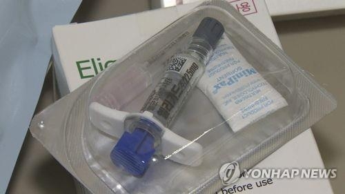 This image shows a hypodermic syringe for chemical castration as a treatment for sex offenders. (Yonhap)