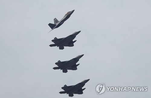 This photo, taken on Dec. 2, 2017, shows U.S. F-22 Raptor stealth fighter jets flying over South Korea's southwestern city of Gwangju. The jets arrived in South Korea for air force drills between Seoul and Washington slated for next week. (Yonhap)