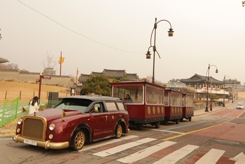 A file photo of a Hwaseong Fortress Tourist Trolley (Yonhap)