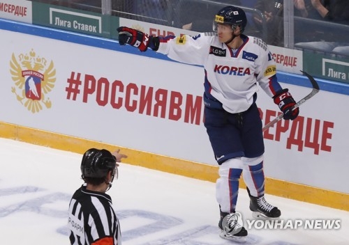 In this Reuters photo, South Korean forward Kim Sang-wook celebrates his goal against Canada during the teams' Channel One Cup game at VTB Ice Palace in Moscow on Dec. 13, 2017. (Yonhap)