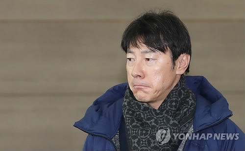 In this file photo taken Dec. 19, 2017, South Korea men's national football team head coach Shin Tae-yong arrives at Incheon International Airport in Incheon. (Yonhap)