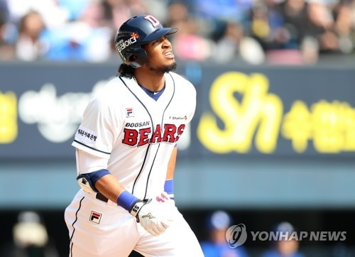 In this file photo from March 25, 2018, Jimmy Paredes of the Doosan Bears watches his solo home run against the Samsung Lions during a Korea Baseball Organization regular season game at Jamsil Stadium in Seoul. Paredes was released by the Bears on June 1, 2018. (Yonhap).