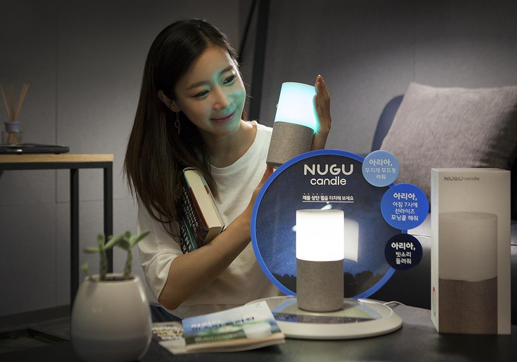 A model poses with SK Telecom Co.'s NUGU Candle in this photo released by the mobile carrier on July 11, 2018. (Yonhap)