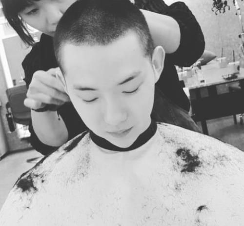 2AM's Jo Kwon bids farewell to fans before joining military