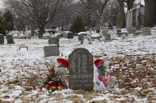 This photo shows the grave of Whang Ki-whan at Mount Olivet Cemetery in New York City. (Yonhap) 