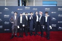 (LEAD) BTS wins two prizes at Billboard Music Awards