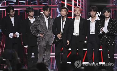 (2nd LD) BTS scoops up two prizes at Billboard Music Awards
