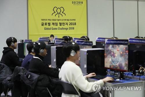 In this file photo from Dec. 20, 2018, contestants play League of Legends on computers at the Global Game Challenge in Seoul. (Yonhap)