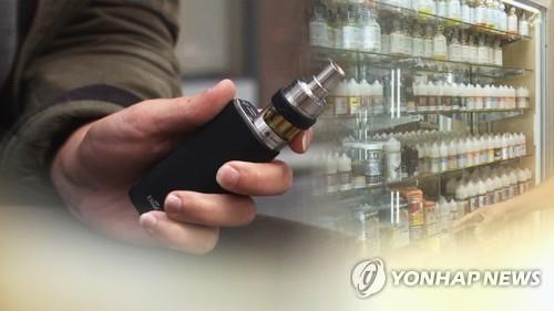 (LEAD) S. Korea maintains strong warning against e-cigarettes over health risks - 1