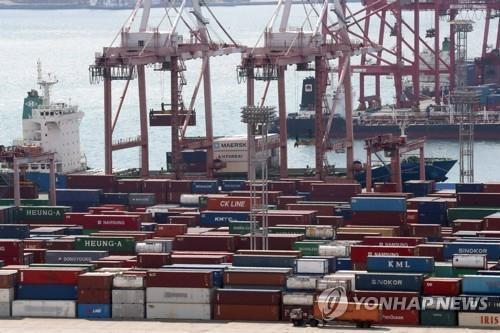 (3rd LD) Korea's exports down for 14th straight month on extended chip slump