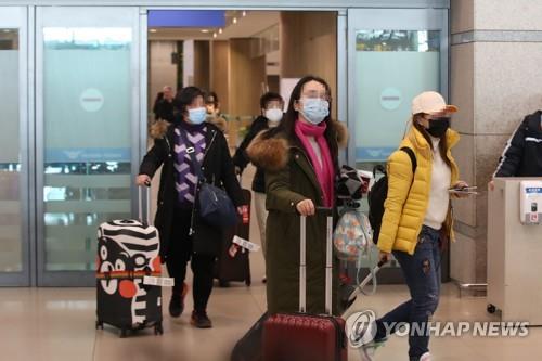 Chinese nationals arrive at Incheon International Airport, west of Seoul, on Feb. 4, 2020, after undergoing toughened quarantine and immigration procedures. (Yonhap)