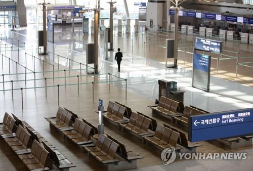 The departure lobby of a terminal at Incheon International Airport, west of Seoul, is quiet on April 6, 2020, amid a global crisis in the airline industry due to COVID-19. (Yonhap)