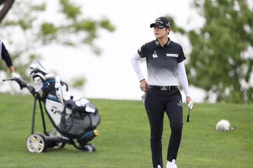 This photo, provided by Hyundai Card on May 24, 2020, shows South Korean LPGA player Park Sung-hyun in action in a charity skins game at the Ocean Course at Sky 72 Golf & Resort in Incheon, 40 kilometers west of Seoul. (PHOTO NOT FOR SALE) (Yonhap)