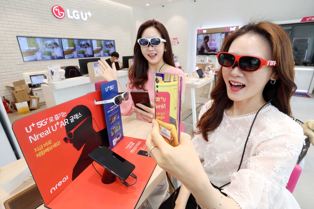 This photo, provided by LG Uplus Corp. on June 4, 2020, shows models using the Nreal Light AR glasses, which LG Uplus plans to launch in the third quarter of the year. (PHOTO NOT FOR SALE) (Yonhap)