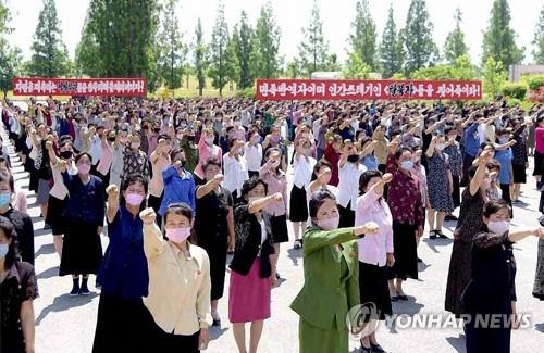 Members of a major women's organization in North Korea stage a mass rally in front of Sinchon Museum in South Hwanghae Province, North Korea, to denounce South Korean authorities and North Korean defectors for what they say are anti-North Korean acts, in this photo released by the North's official Rodong Sinmun on June 10, 2020. (For Use Only in the Republic of Korea. No Redistribution) (Yonhap)