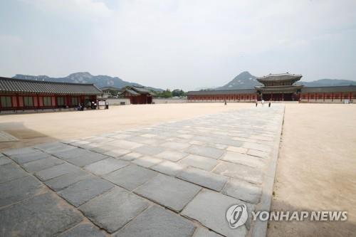An image of a deserted Gyeongbok Palace in Seoul (Yonhap)