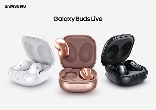 This image provided by Samsung Electronics Co. on Aug. 5, 2020, shows the Galaxy Buds Live wireless earbuds. (PHOTO NOT FOR SALE) (Yonhap)