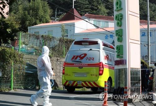 This photo shows a disinfection worker at a nursing hospital in the southern port city of Busan on Oct. 14, 2020. (Yonhap) 