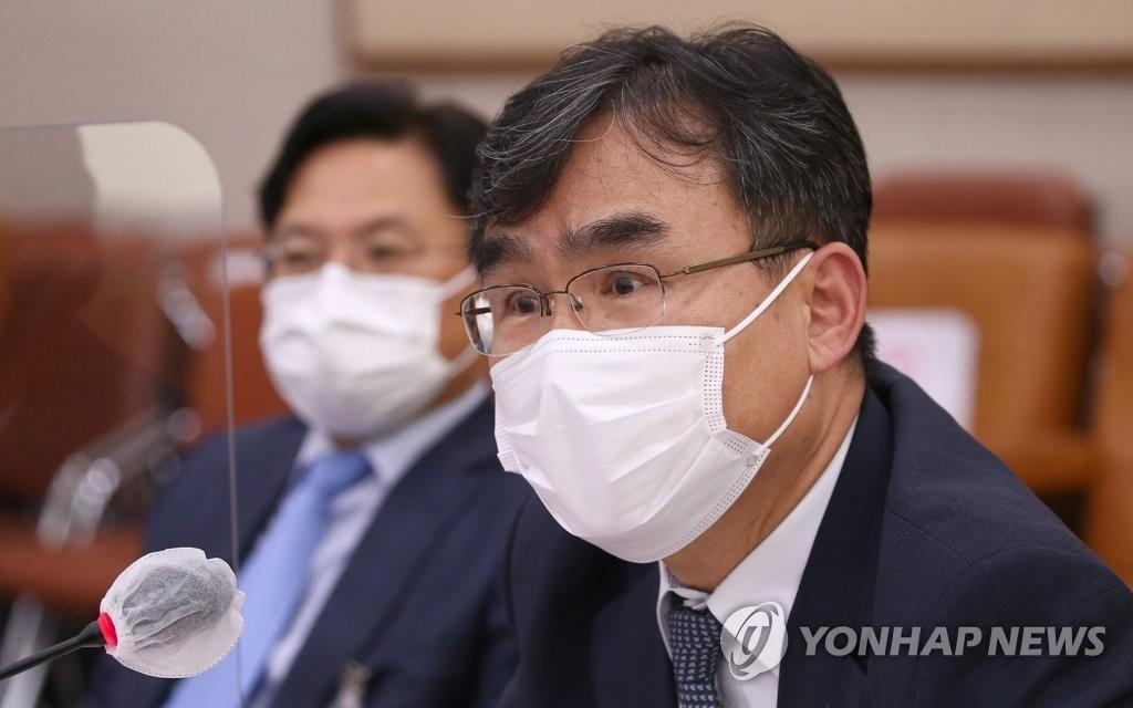 Park Soon-chul, chief of the Seoul Southern District Prosecutors Office, answers questions during a parliamentary audit at the National Assembly in Seoul on Oct. 19, 2020. (Yonhap)