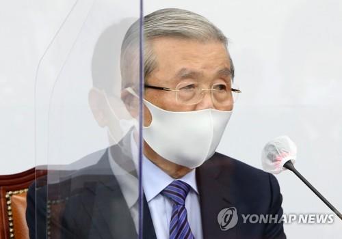 Kim Chong-in, the leader of the main opposition People Power Party, speaks during a party meeting at the National Assembly on Nov. 9, 2020. (Yonhap)