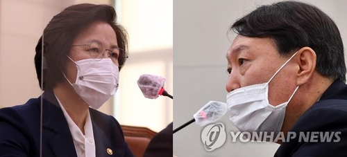 The file photos shows Justice Minister Choo Mi-ae (L) and Prosecutor General Yoon Seok-youl (R). (Yonhap)