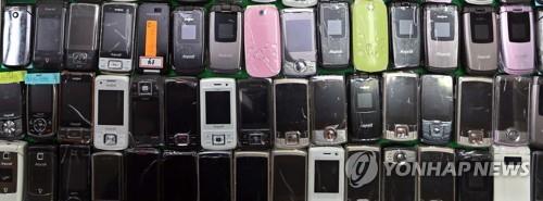 This undated file photo shows feature phones displayed at a store in Seoul. (Yonhap)