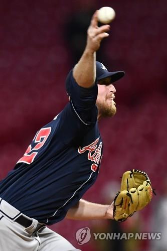 In this Getty Images file photo from April 25, 2019, Wes Parsons of the Atlanta Braves pitches against the Cincinnati Reds in the bottom of the sixth inning of a Major League Baseball regular season game at Great American Ball Park in Cincinnati. (Yonhap)