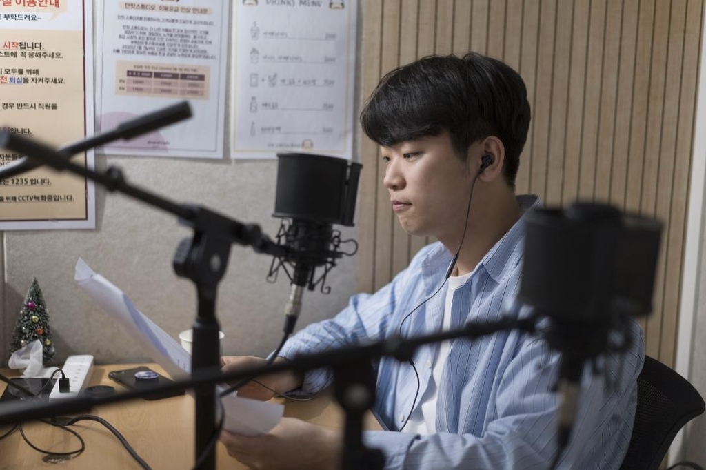 Shin Seon records for his podcast, in this undated photo provided by Shin and The Beautiful Foundation. (PHOTO NOT FOR SALE) (Yonhap)