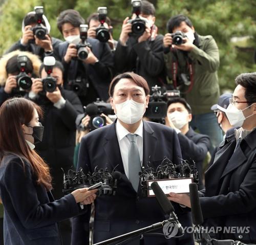 Prosecutor General Yoon Seok-youl speaks at a brief press conference in front of the Supreme Prosecutors Office in Seoul on March 4, 2021. (Yonhap)