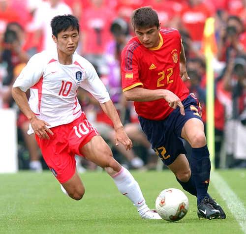 Yonhap Feature) Where are they now? 2002 World Cup heroes take high-profile  jobs in K League