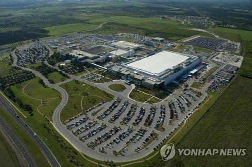 This file photo provided by Samsung Electronics Co. on March 30, 2021, shows the company's chip plant in Austin, Texas. (PHOTO NOT FOR SALE) (Yonhap)