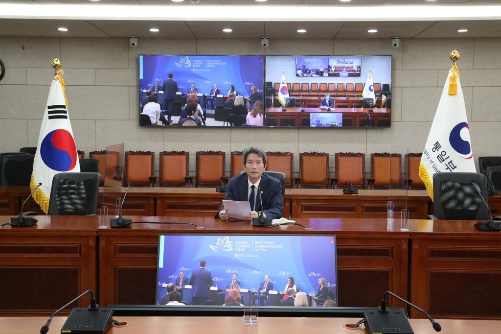 Unification Minister Lee In-young speaks via teleconference at the 6th Eastern Economic Forum in Russia on Sept. 2, 2021, in this photo provided by the ministry. (PHOTO NOT FOR SALE) (Yonhap)