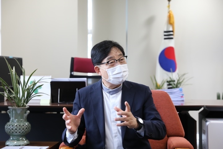 (Yonhap Interview) Eliminating prejudice, discrimination should be ultimate goal in policy for N.K. defectors: resettlement agency chief