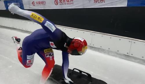 South Korean skeleton slider Yun Sung-bin trains at the Yanqing National Sliding Center in Yanqing, near Beijing, to prepare for the 2022 Beijing Winter Olympics, in this photo provided by the Korea Bobsleigh & Skeleton Federation on Oct. 19, 2021. (PHOTO NOT FOR SALE) (Yonhap)