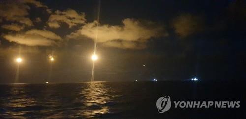 (2nd LD) Chinese fishing boat sinks off S. Korea's west coast, leaving 3 unconscious, 3 missing