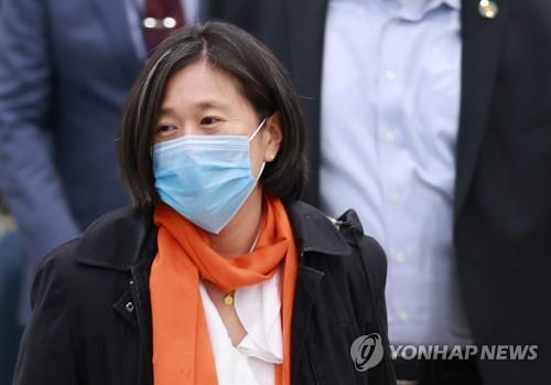 U.S. Trade Representative Katherine Tai arrives at Incheon International Airport, west of Seoul, on Nov. 18, 2021, for talks with South Korean officials on pending trade issues, such as supply chains for key components and steel tariffs. (Yonhap)