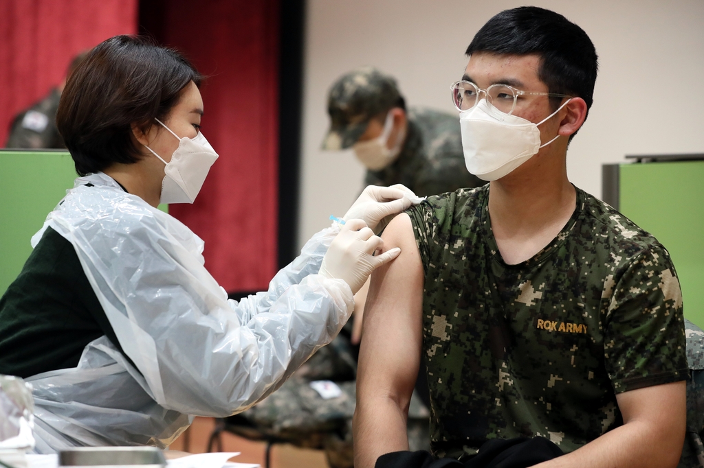 A soldier receives an extra COVID-19 jab at a military facility in Yongin, 49 kilometers south of Seoul, in this photo released by the Ministry of National Defense on Dec. 13, 2021. (PHOTO NOT FOR SALE) (Yonhap) 