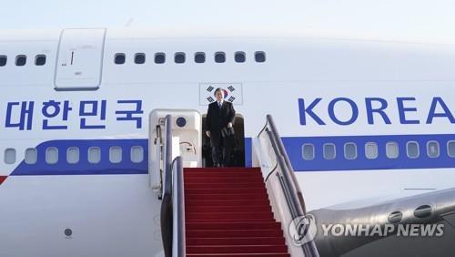 In this file photo, President Moon Jae-in disembarks from the presidential jet. (Yonhap)