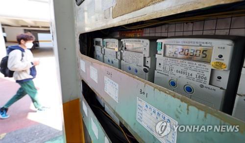This undated file photo shows gas meters at a residential building in Seoul. (Yonhap) 